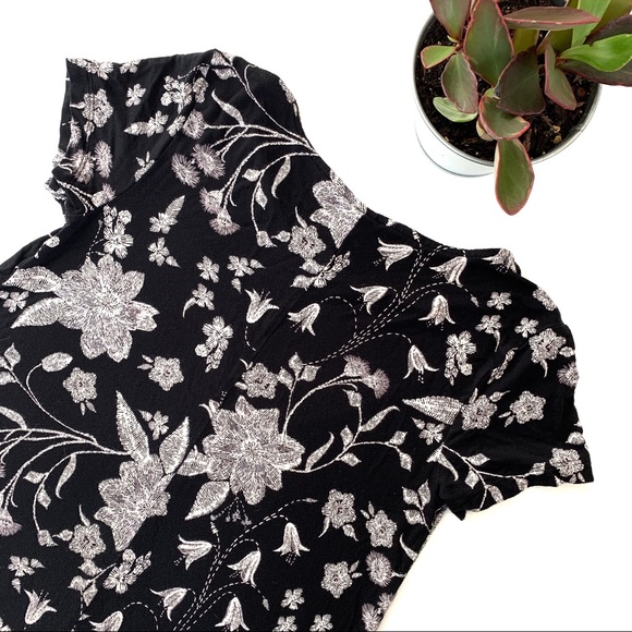 Old Navy Black Short Sleeve Floral Shift Dress - Picture 2 of 6